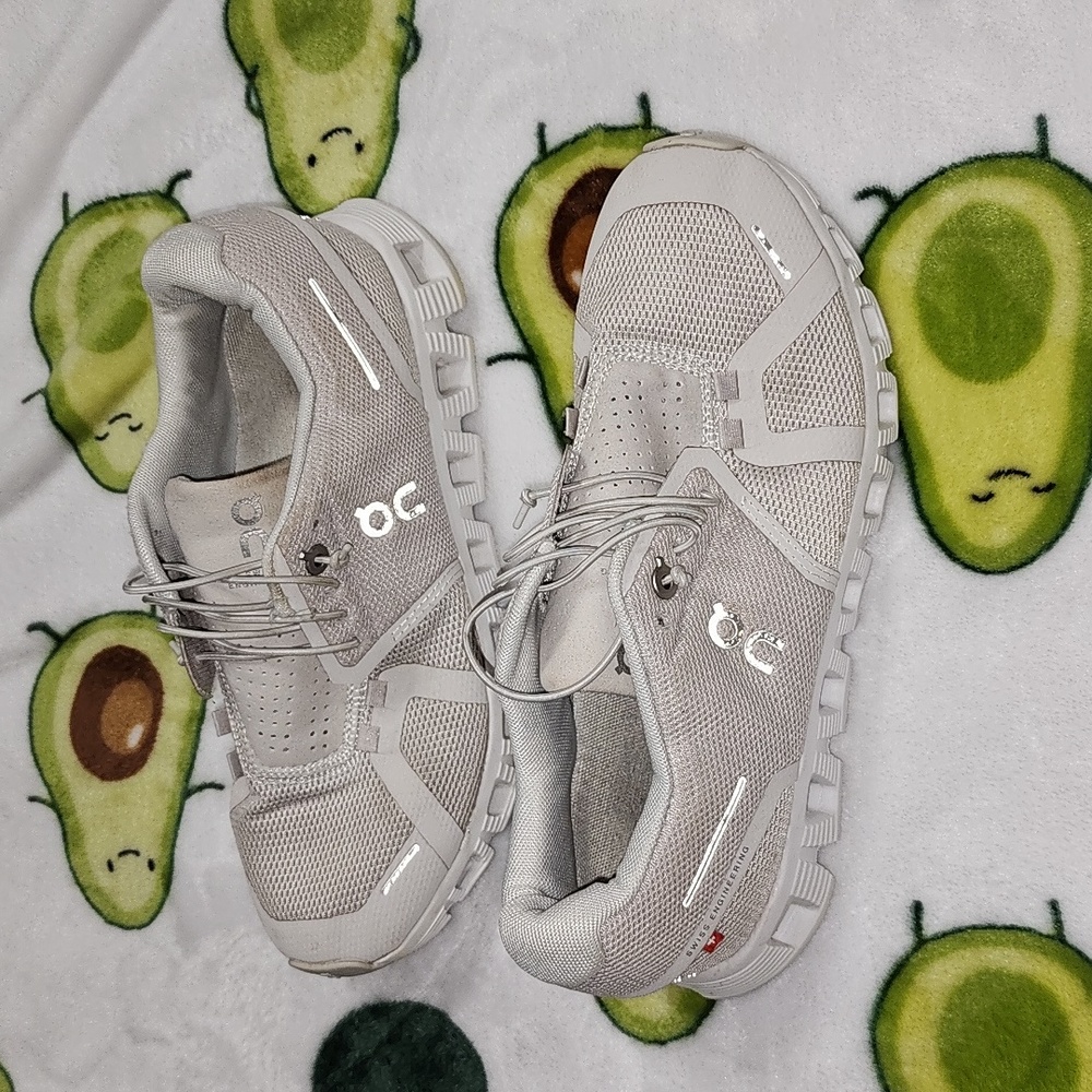 On Running Women's Light Gray Athletic Shoes
